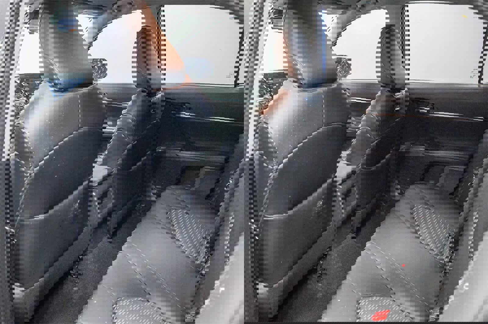 Used 2021 Toyota Camry SE image 18