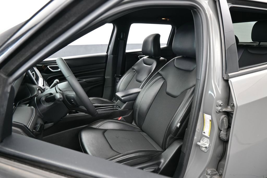 Used 2023 Jeep Compass Latitude AWD/4WD image 10