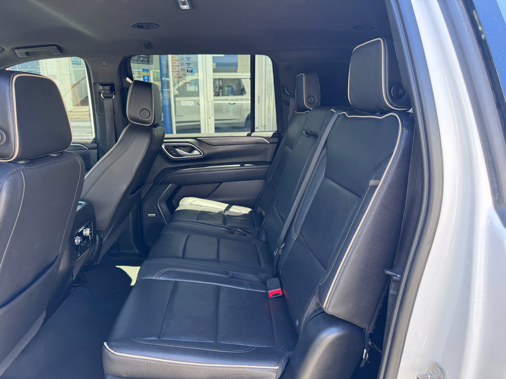 Used 2023 GMC Yukon XL SLT AWD/4WD image 8