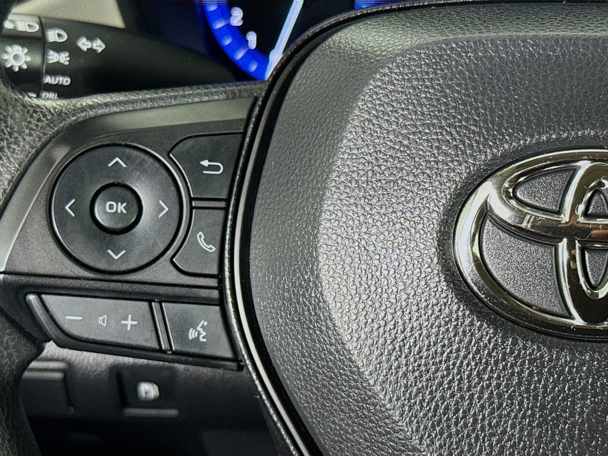 Used 2022 Toyota Corolla LE FWD image 11