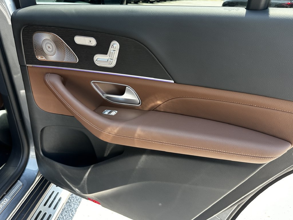 Used 2025 Mercedes-Benz GLS 450 4MATIC w/ AMG Line Exterior image 20