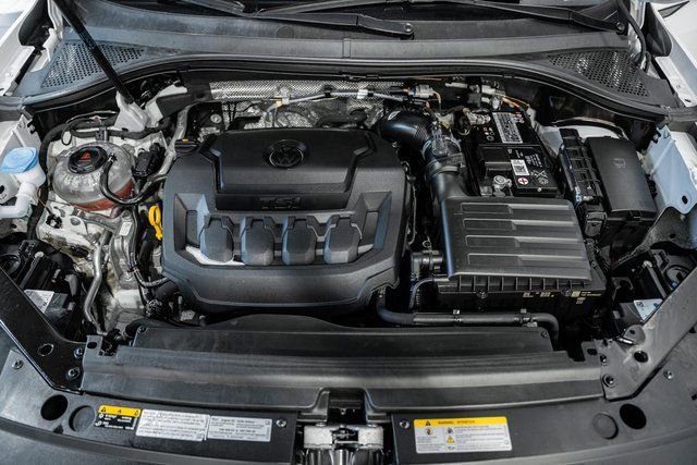Used 2022 Volkswagen Tiguan SE w/ Panoramic Sunroof Package image 18