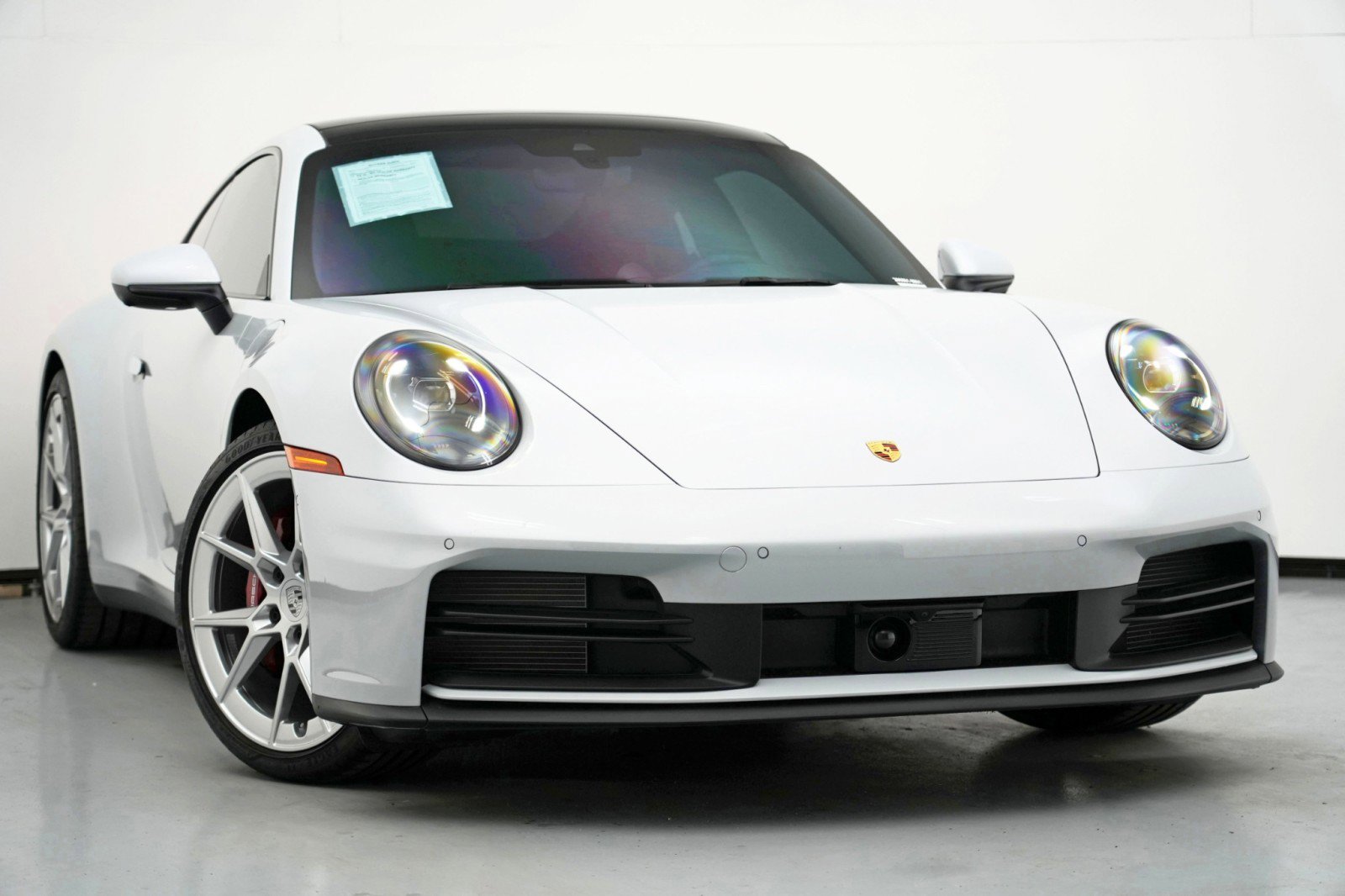 Used 2025 Porsche 911 Carrera RWD image 4