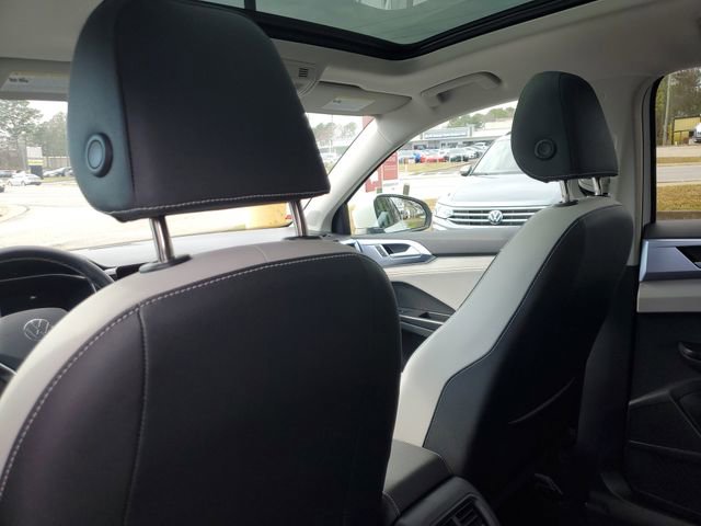 Certified 2025 Volkswagen Taos SE w/ Panoramic Sunroof Package image 11