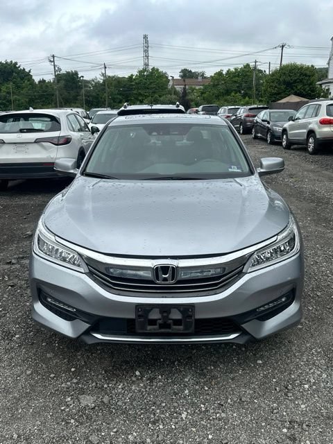Used 2017 Honda Accord Touring image 1