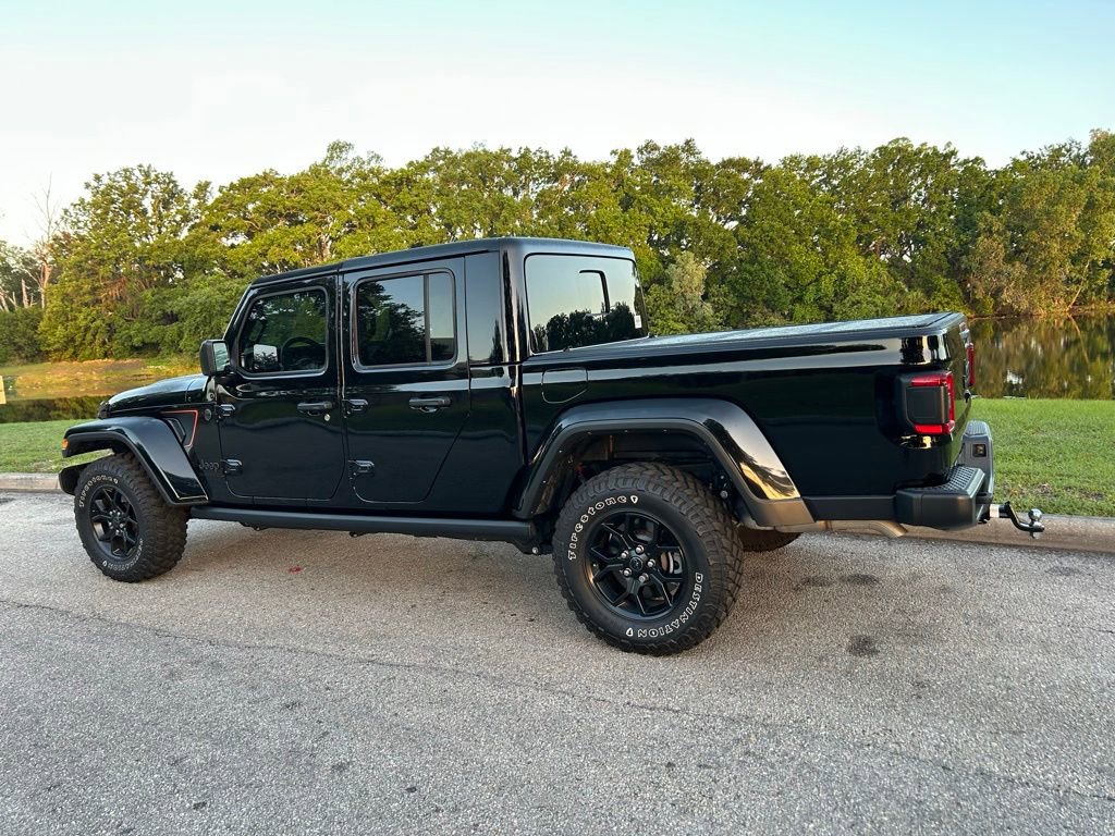 Used 2024 Jeep Gladiator Sport image 3