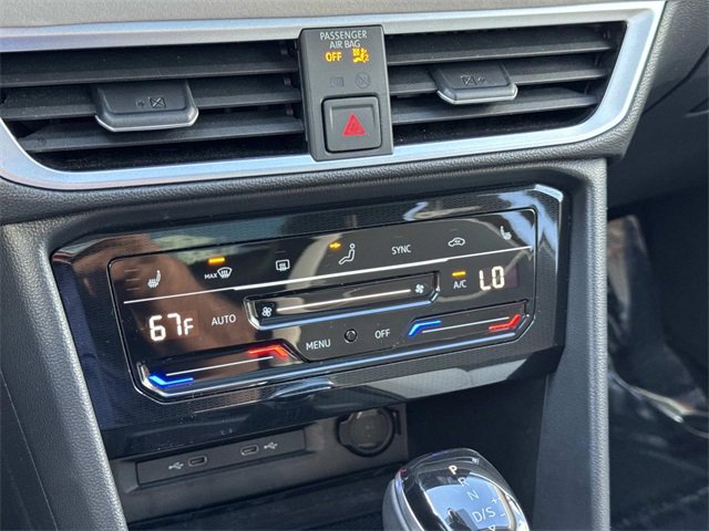 Certified 2025 Volkswagen Taos SE w/ Panoramic Sunroof Package image 22