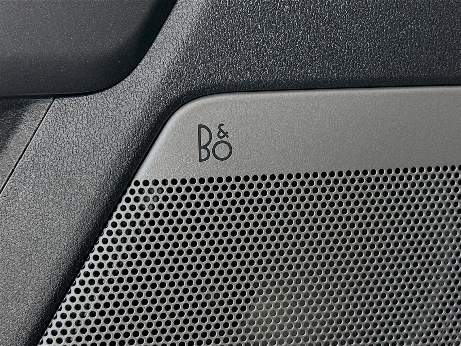 New 2026 Ford F250 Lariat w/ Black Appearance Package image 21