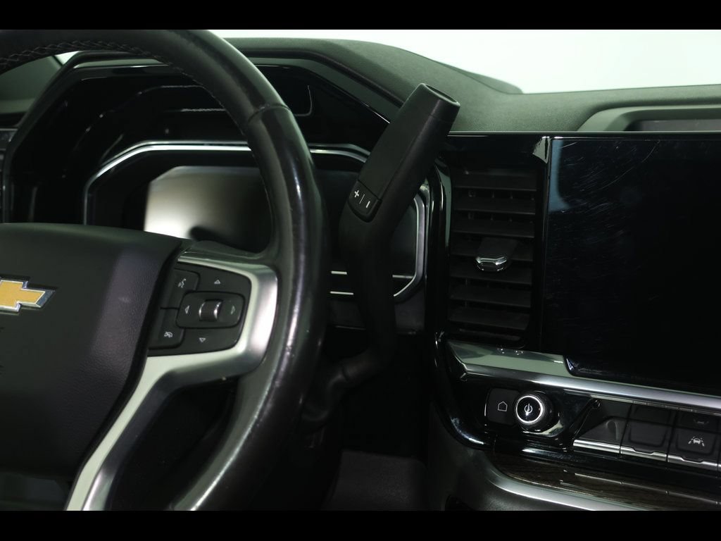 Used 2022 Chevrolet Silverado 1500 LT AWD/4WD image 31