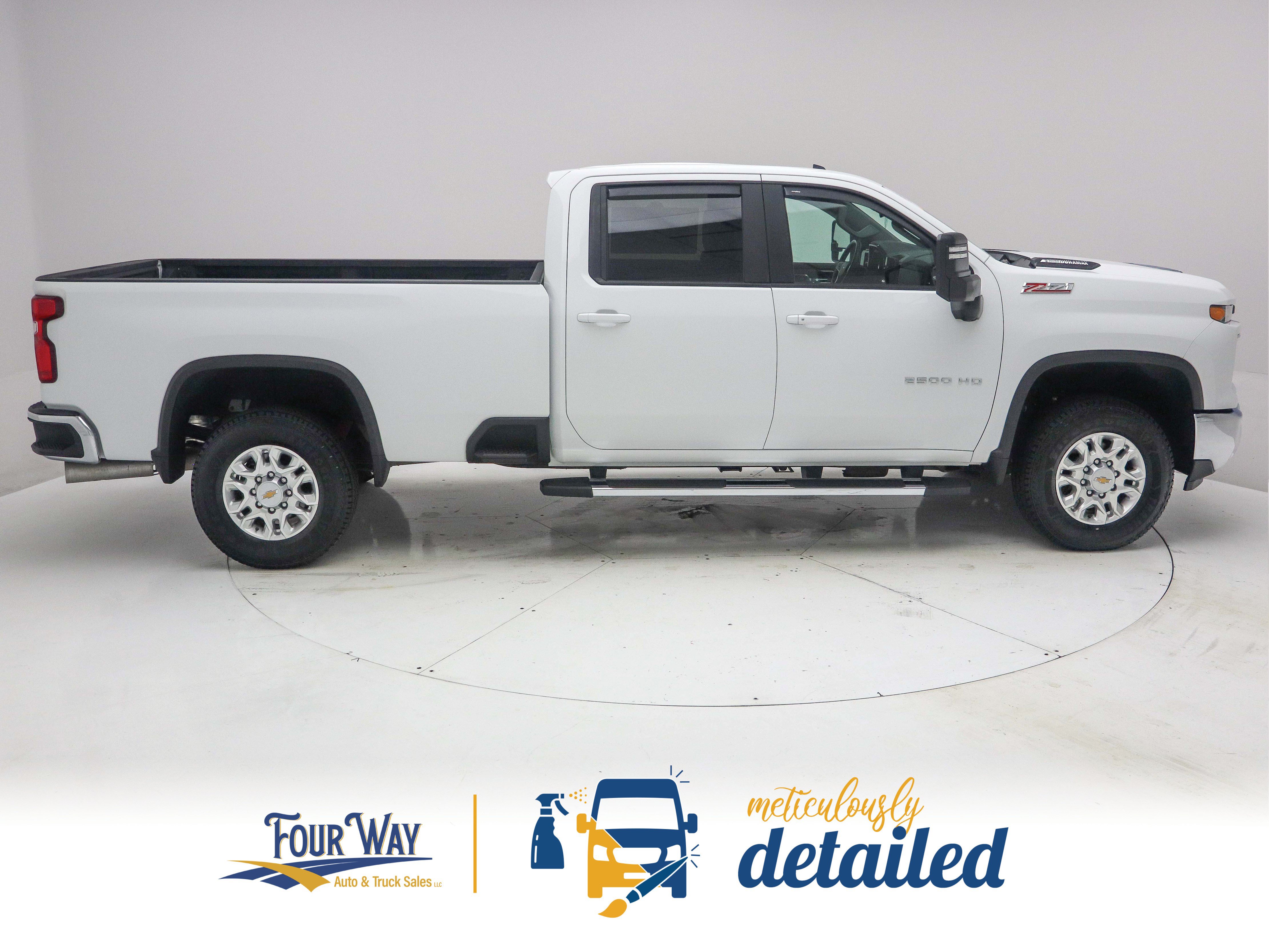Used 2024 Chevrolet Silverado 2500 LT AWD/4WD image 2