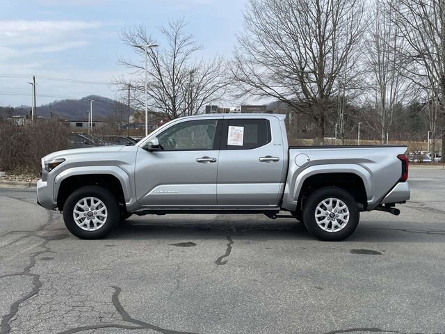 Used 2025 Toyota Tacoma SR5 image 2