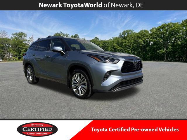 Used 2023 Toyota Highlander Platinum AWD/4WD image 1