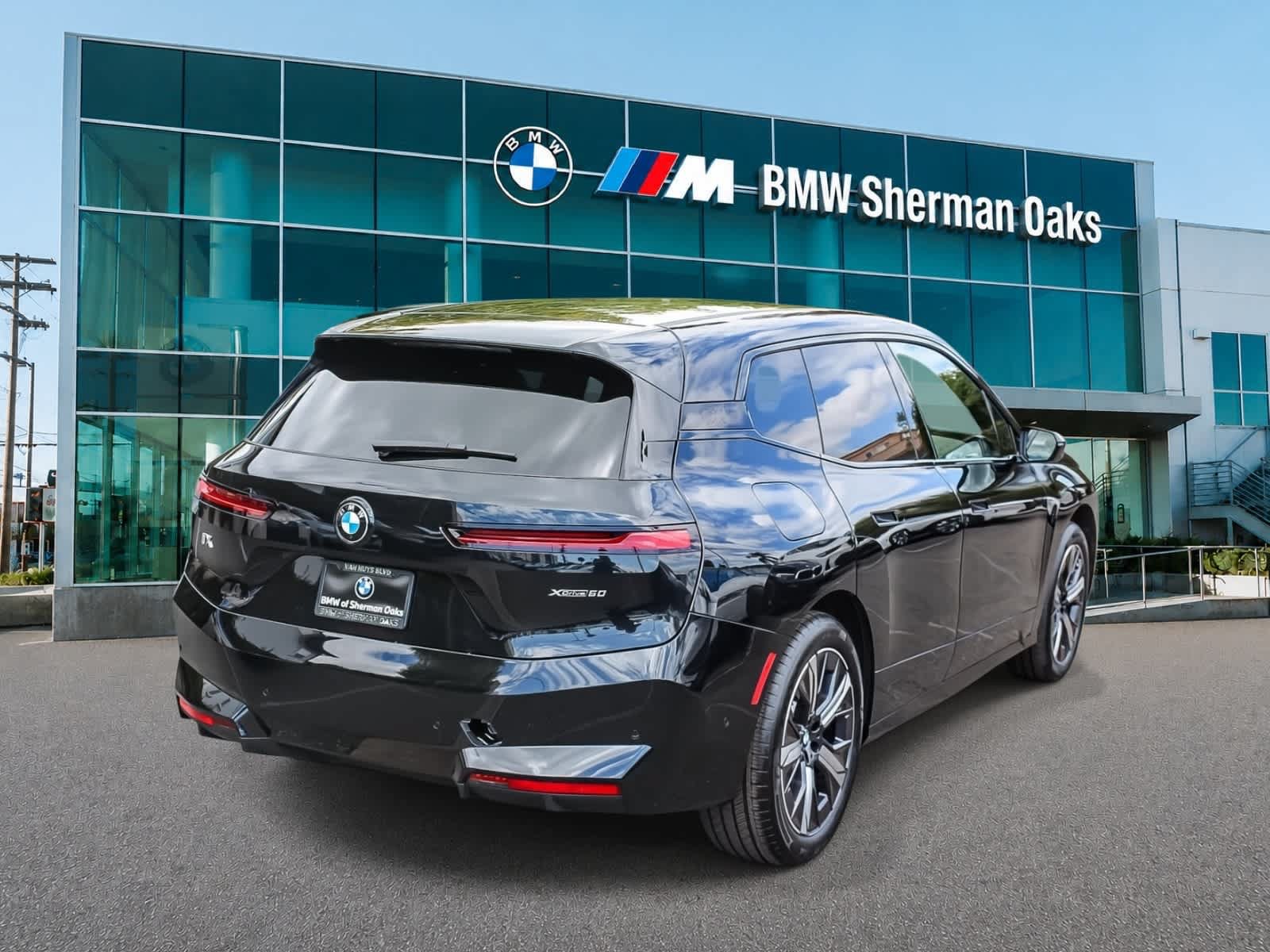 New 2026 BMW iX xDrive60 w/ Premium Package AWD/4WD image 4