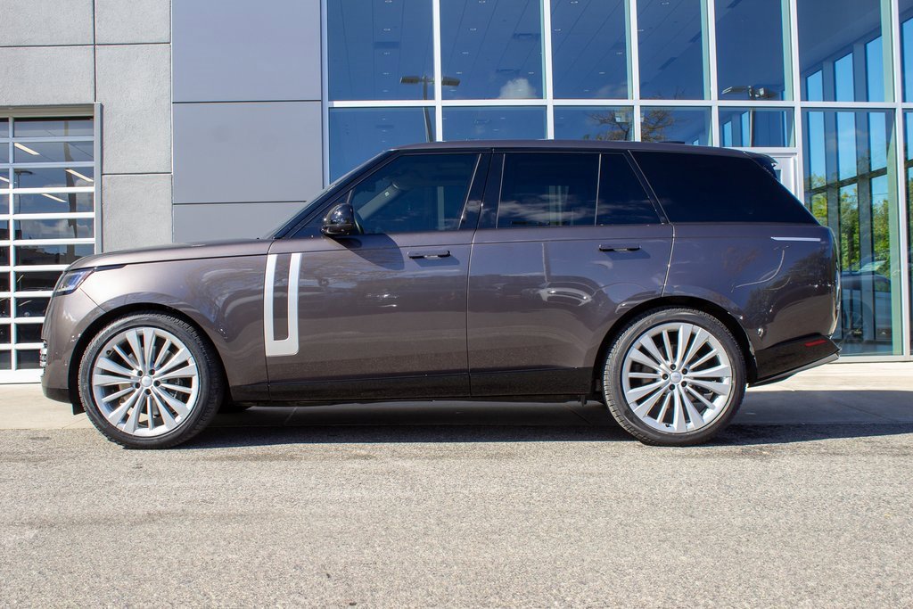Used 2023 Land Rover Range Rover First Edition image 7