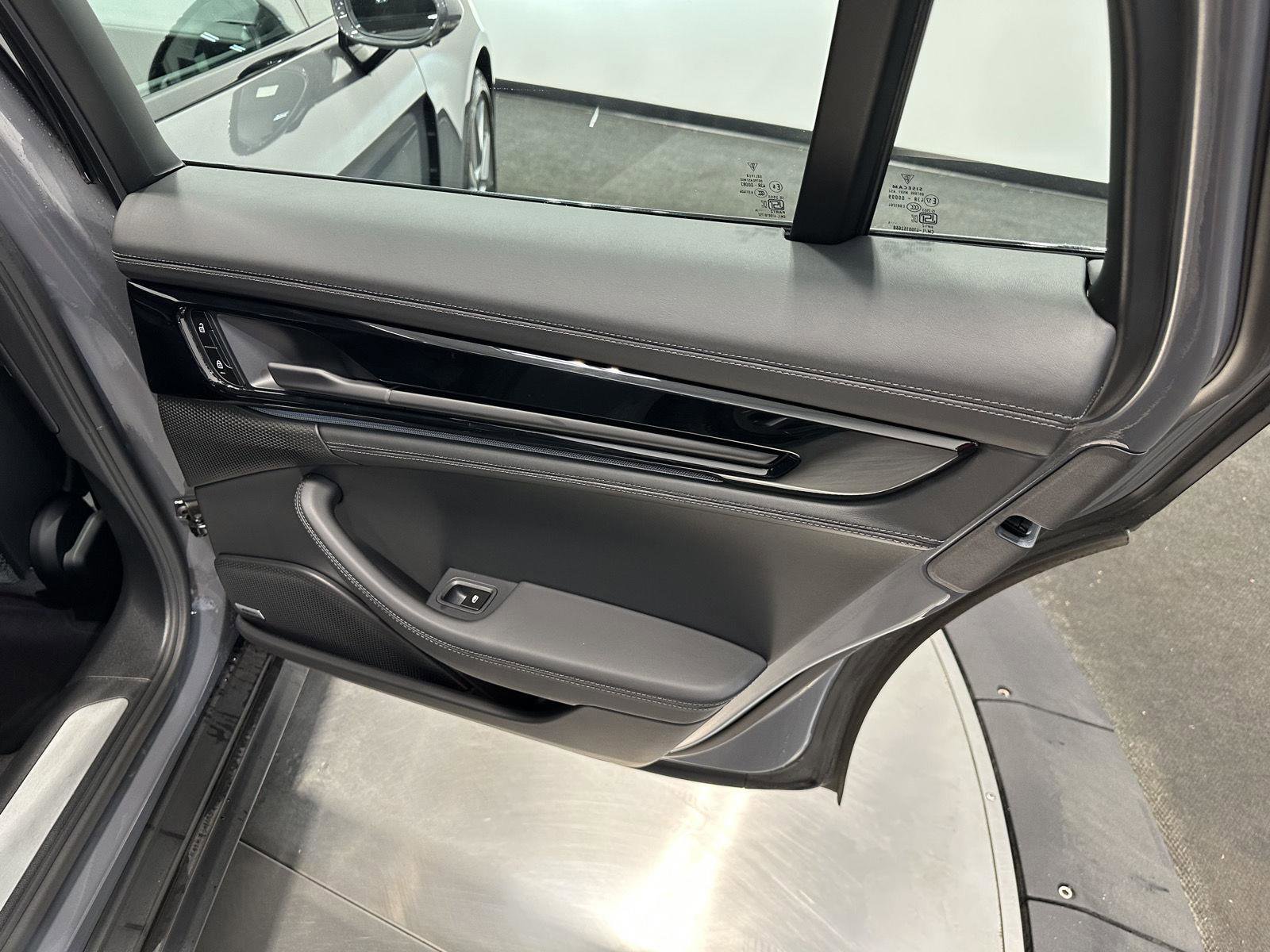 Used 2025 Porsche Panamera 4 image 38