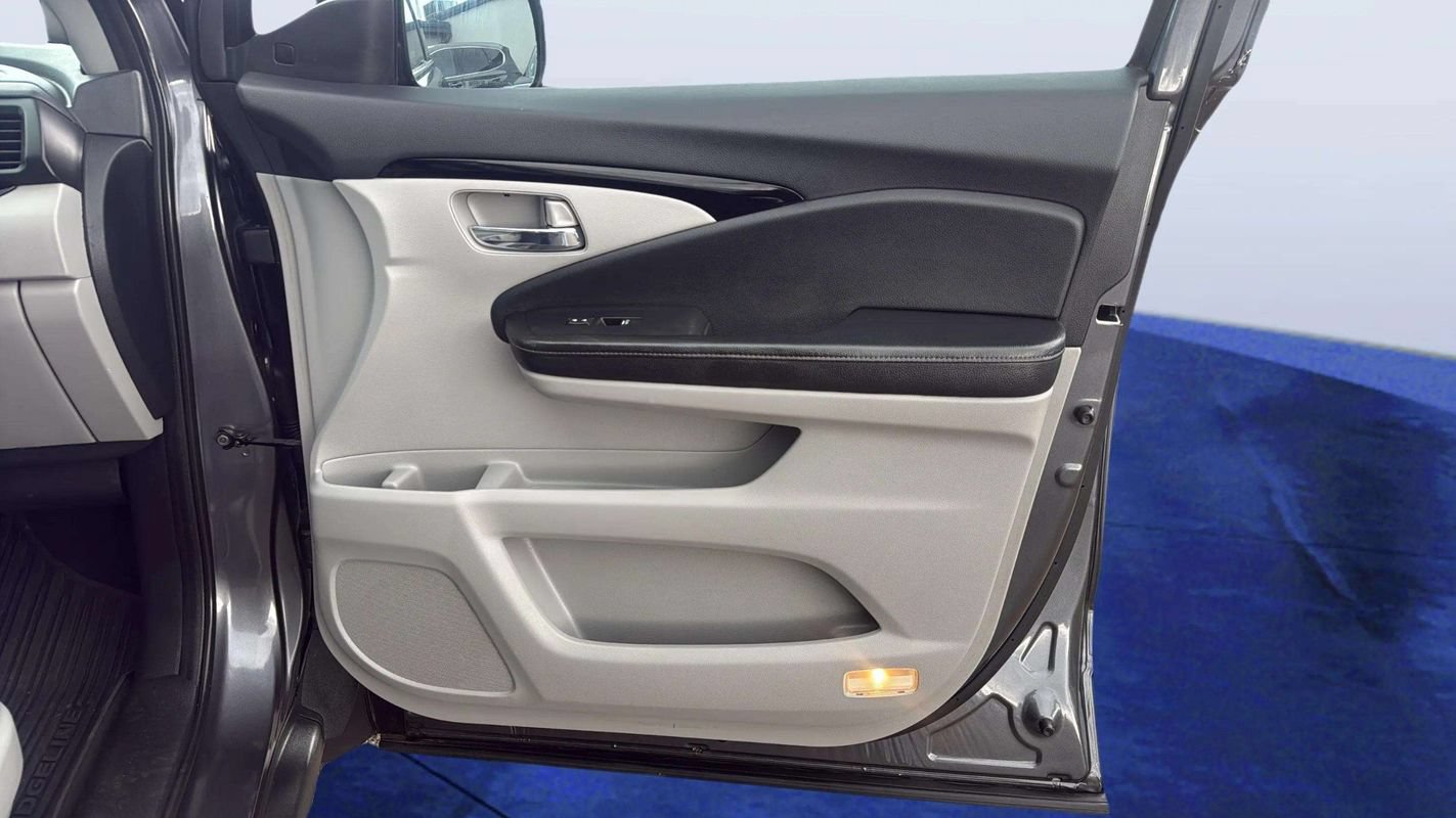 Used 2019 Honda Ridgeline RTL-E image 17