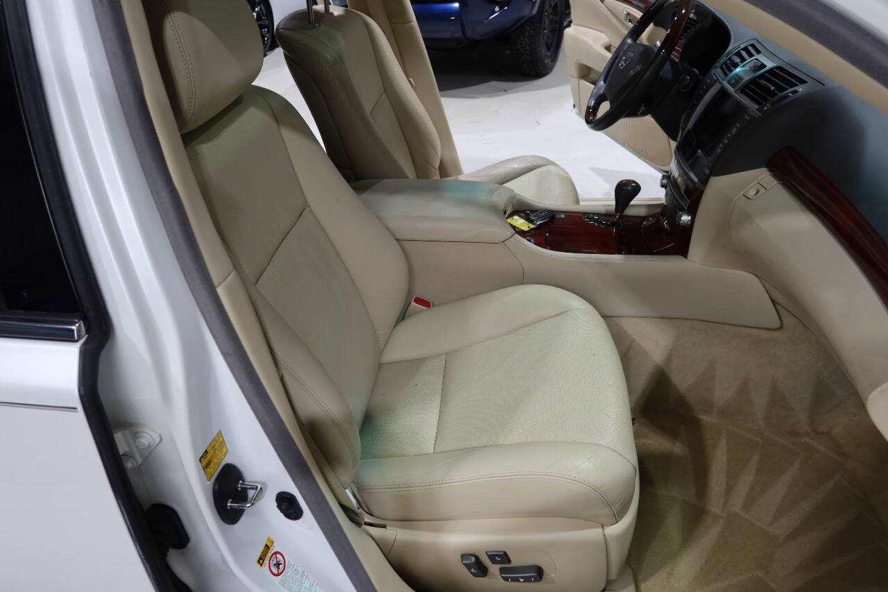 Used 2012 Lexus LS 460 w/ Comfort Pkg RWD image 12