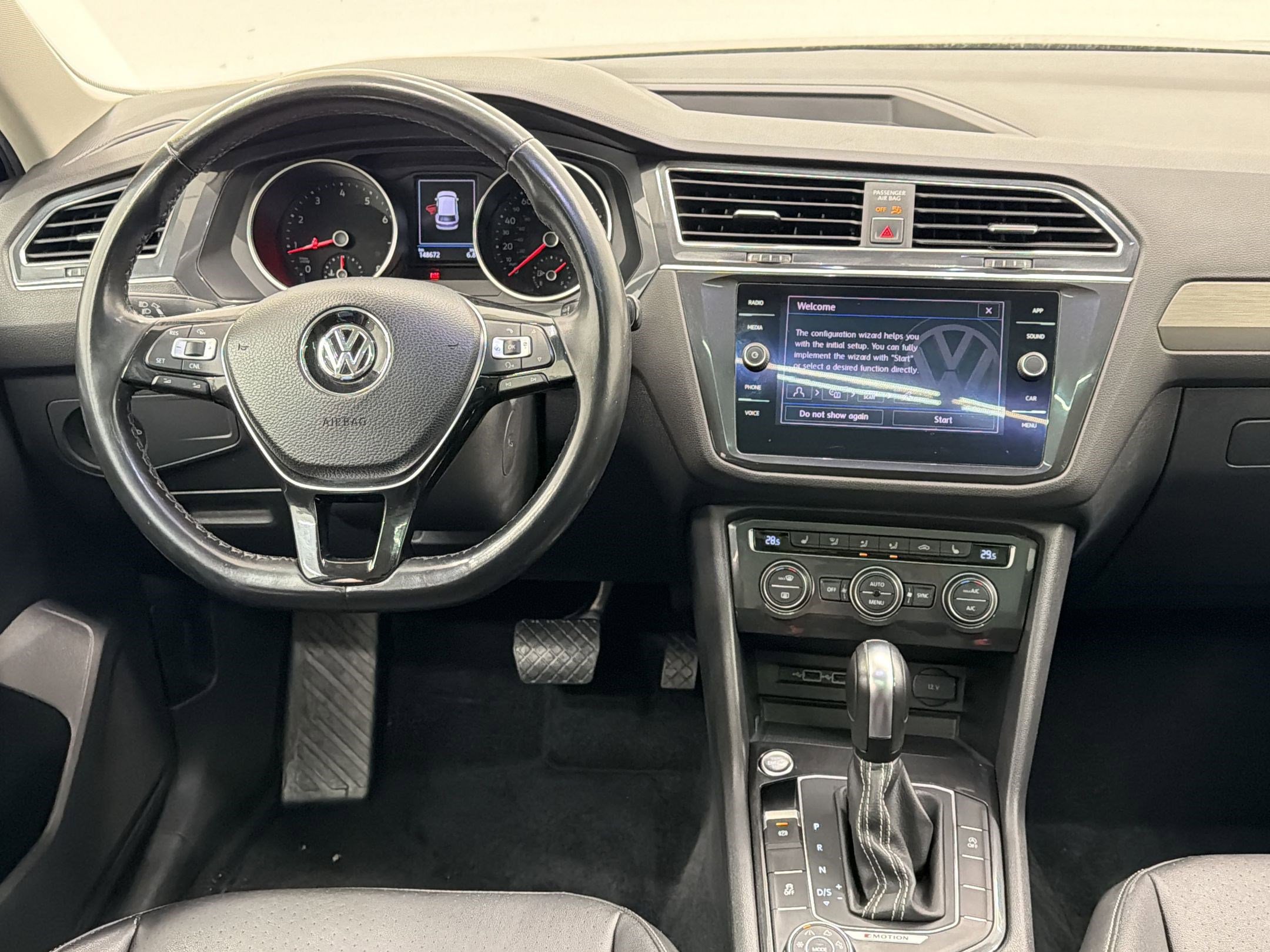 Used 2018 Volkswagen Tiguan SE w/ Panoramic Sunroof Package image 25