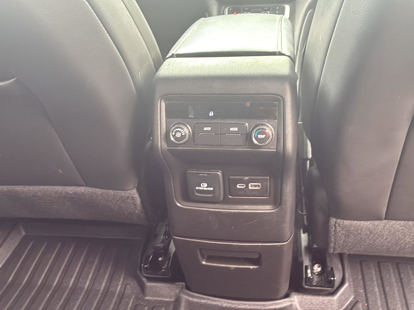 Used 2023 GMC Acadia SLT AWD/4WD image 8