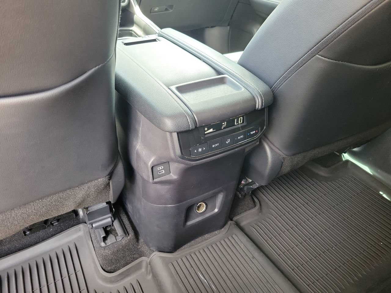 Used 2024 Toyota Grand Highlander AWD Hybrid image 12