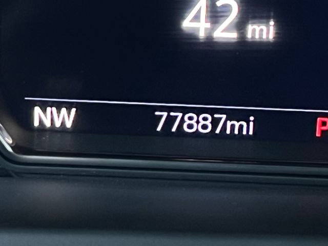 Used 2021 GMC Yukon Denali w/ Denali Premium Package image 25