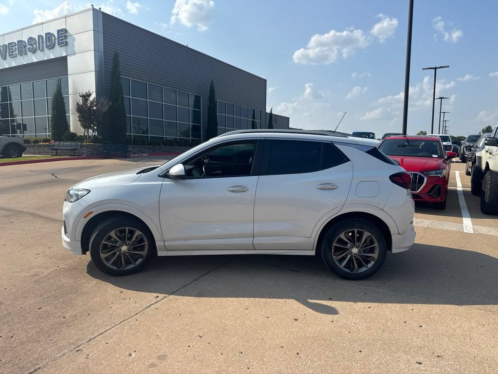 Used 2020 Buick Encore GX Select w/ Sport Touring Package FWD image 3