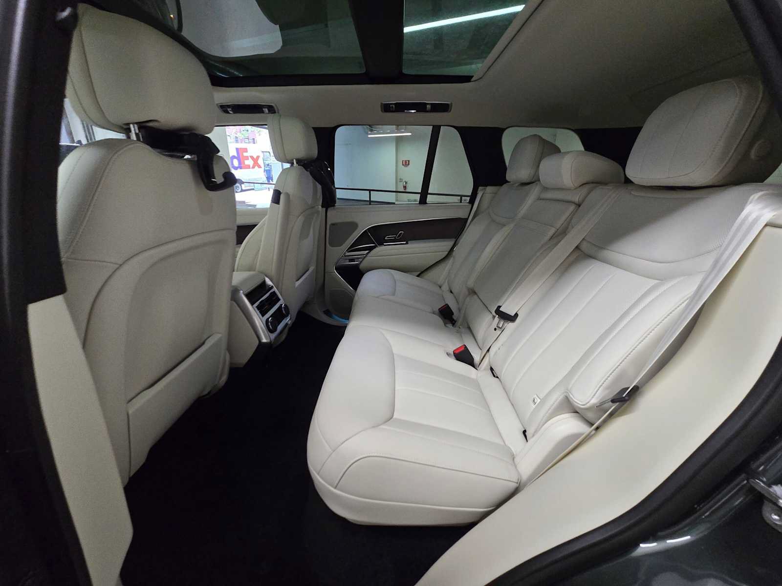 New 2026 Land Rover Range Rover SE AWD/4WD image 17