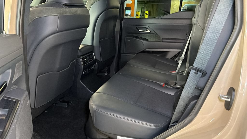 Used 2024 Lexus GX 550 AWD/4WD image 16