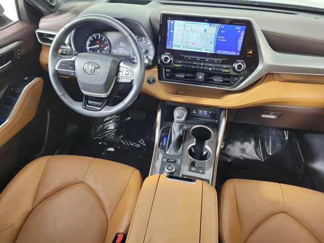 Used 2022 Toyota Highlander Platinum AWD/4WD image 16