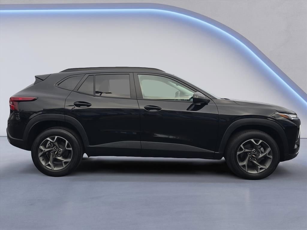 Used 2025 Chevrolet Trax LT image 6