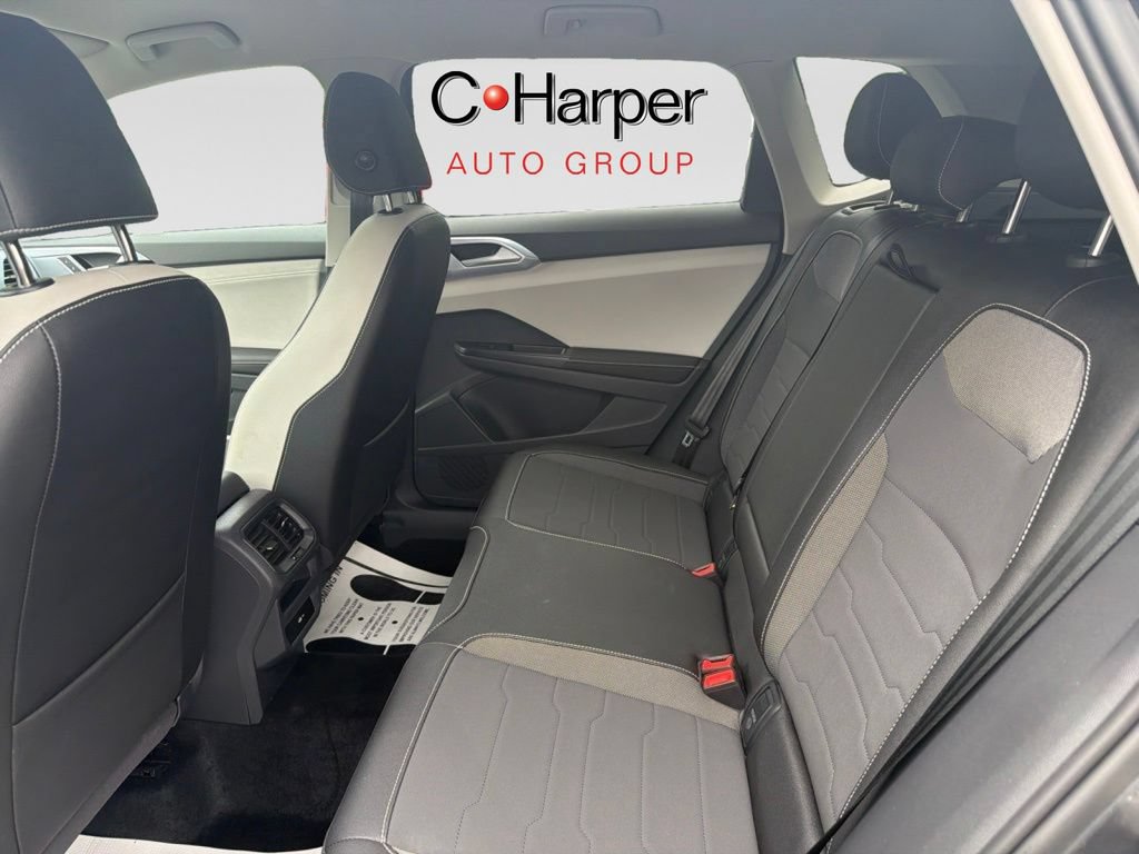 Used 2025 Volkswagen Taos SE AWD/4WD image 15