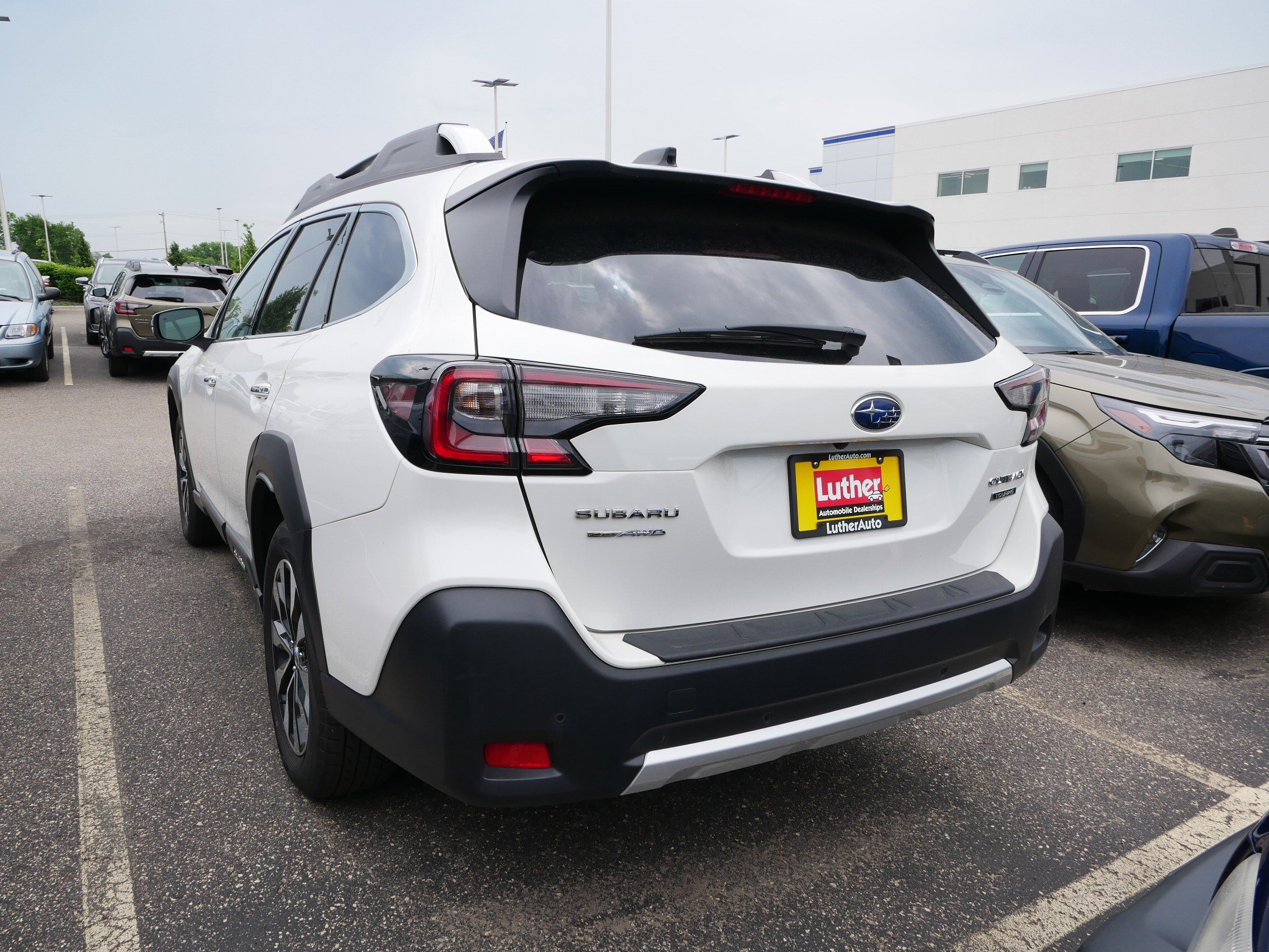 Used 2024 Subaru Outback Touring AWD/4WD image 4