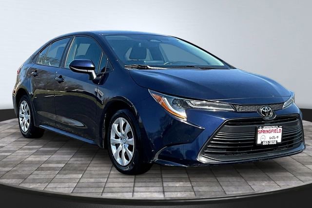 Used 2024 Toyota Corolla LE image 3