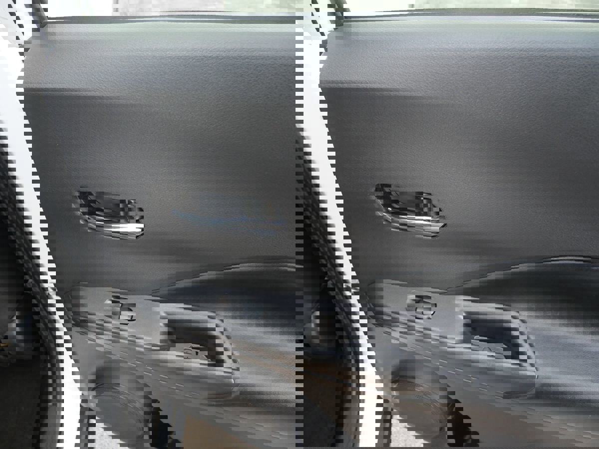 Used 2020 Nissan Kicks SR w/ SR Premium Package image 27