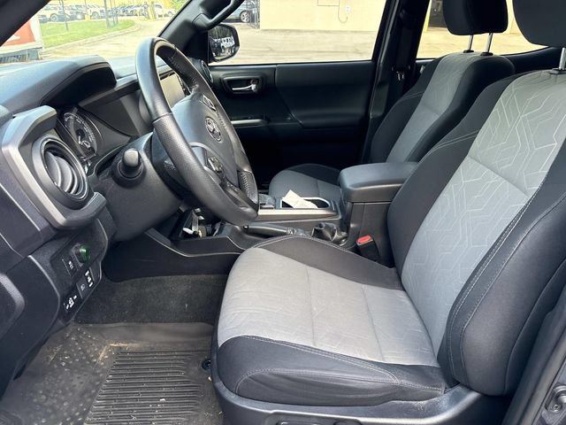 Used 2020 Toyota Tacoma TRD Off-Road w/ Technology Package AWD/4WD image 11