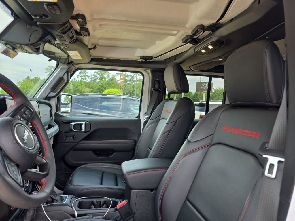 Used 2024 Jeep Gladiator Rubicon w/ Convenience Group AWD/4WD image 2