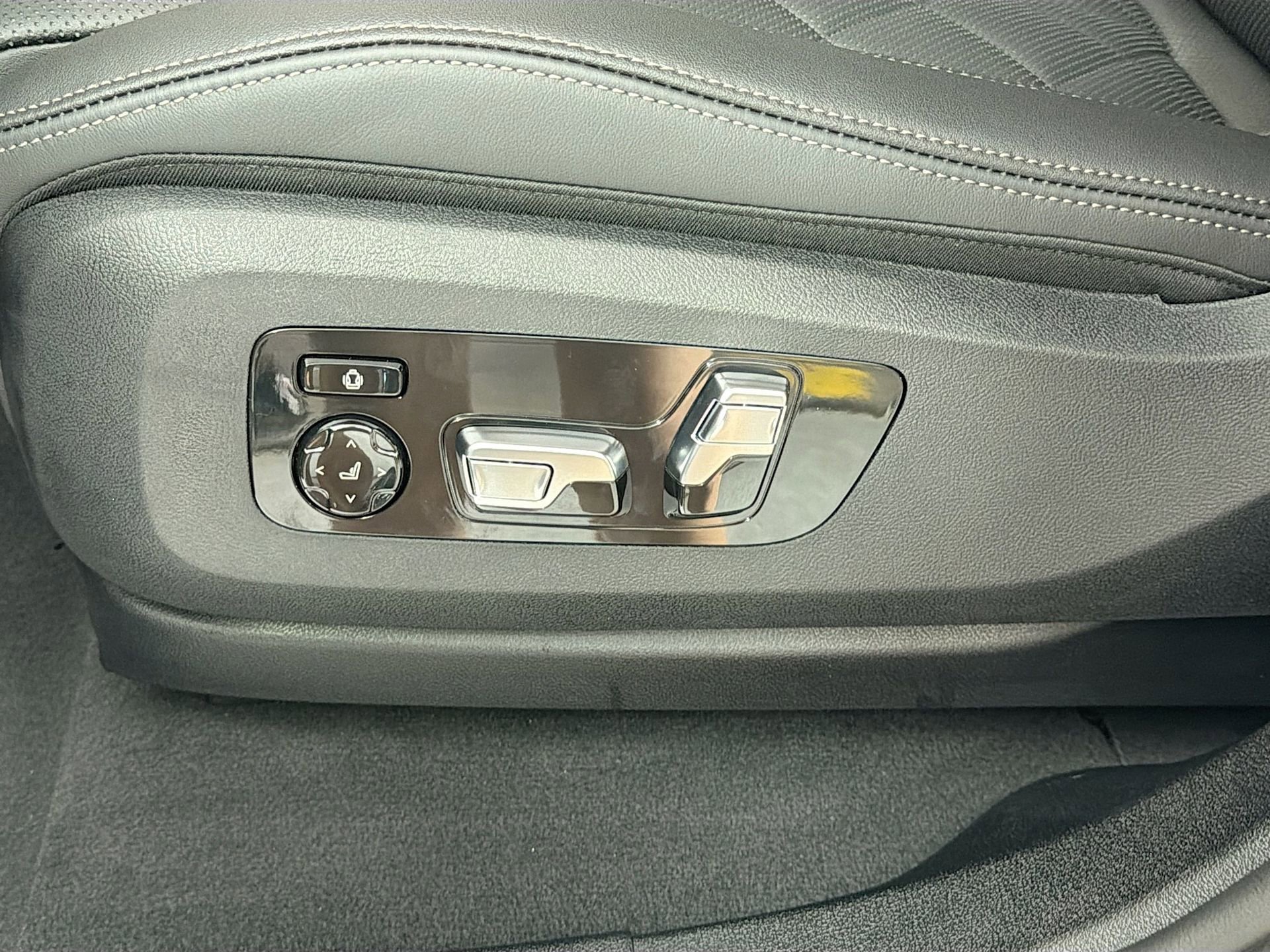 New 2026 BMW X6 xDrive40i image 19