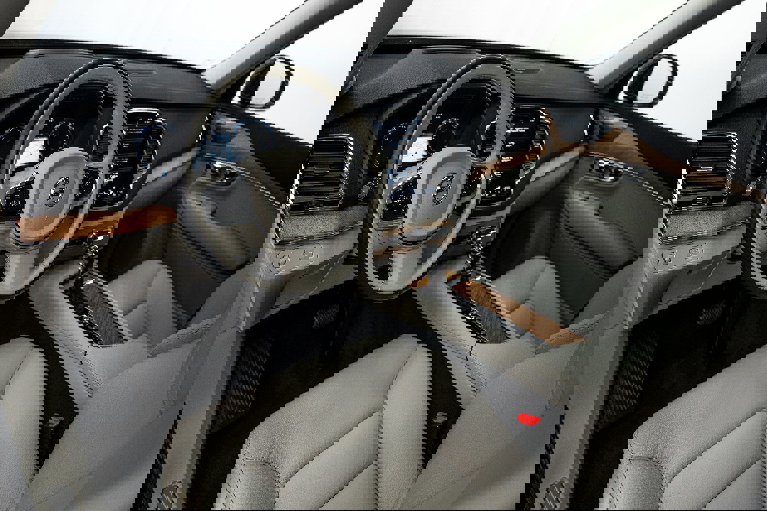 Used 2022 Volvo XC90 T6 Momentum w/ Advanced Package image 9