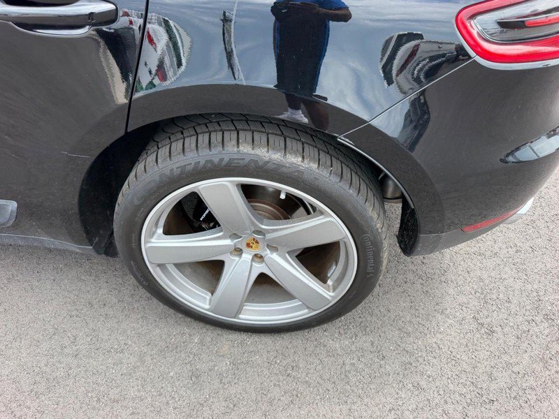 Used 2018 Porsche Macan Sport Edition AWD/4WD image 9