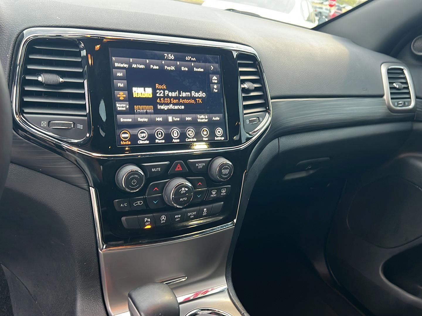 Used 2021 Jeep Grand Cherokee Laredo X image 24