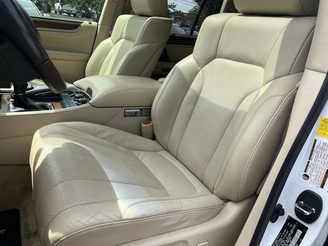 Used 2019 Lexus LX 570 4WD w/ Luxury Package image 34