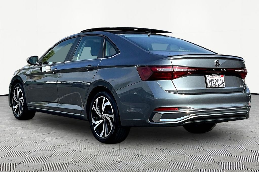 Used 2025 Volkswagen Jetta SEL image 4