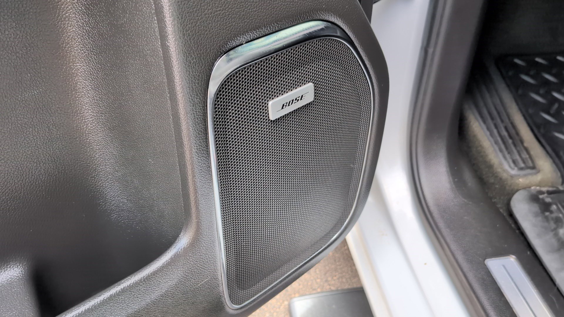 Used 2016 Chevrolet Silverado 1500 LTZ Z71 w/ LTZ Plus Package AWD/4WD image 12