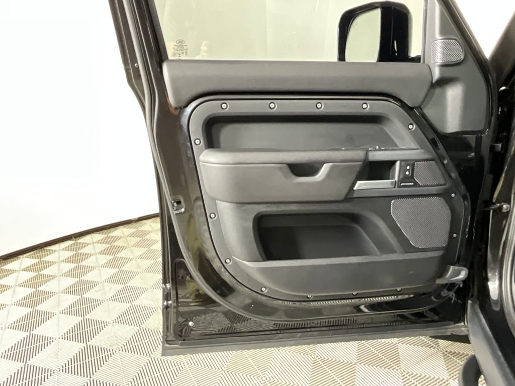 Certified 2024 Land Rover Defender 110 X-Dynamic SE AWD/4WD image 18
