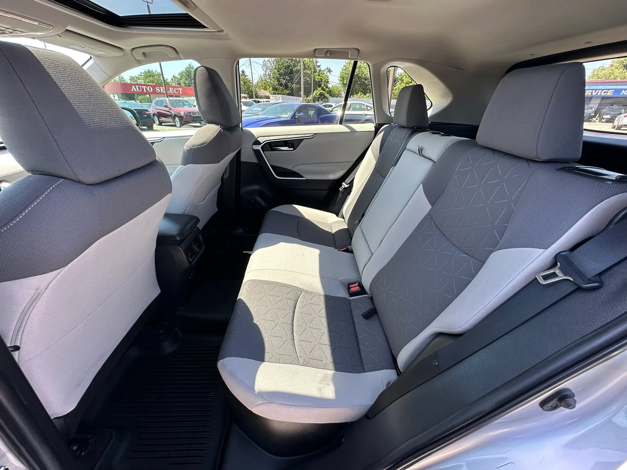 Used 2021 Toyota RAV4 XLE w/ Convenience Package AWD/4WD image 17