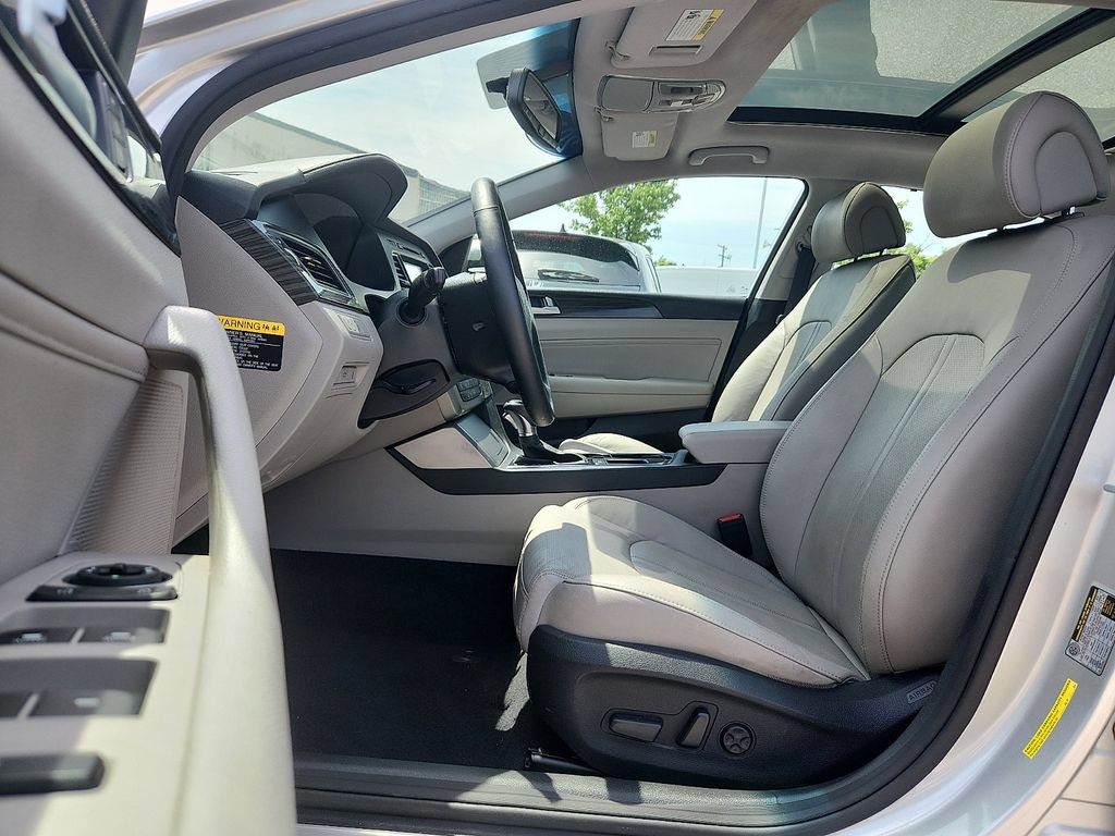Used 2015 Hyundai Sonata Limited w/ Option Group 05 FWD image 8