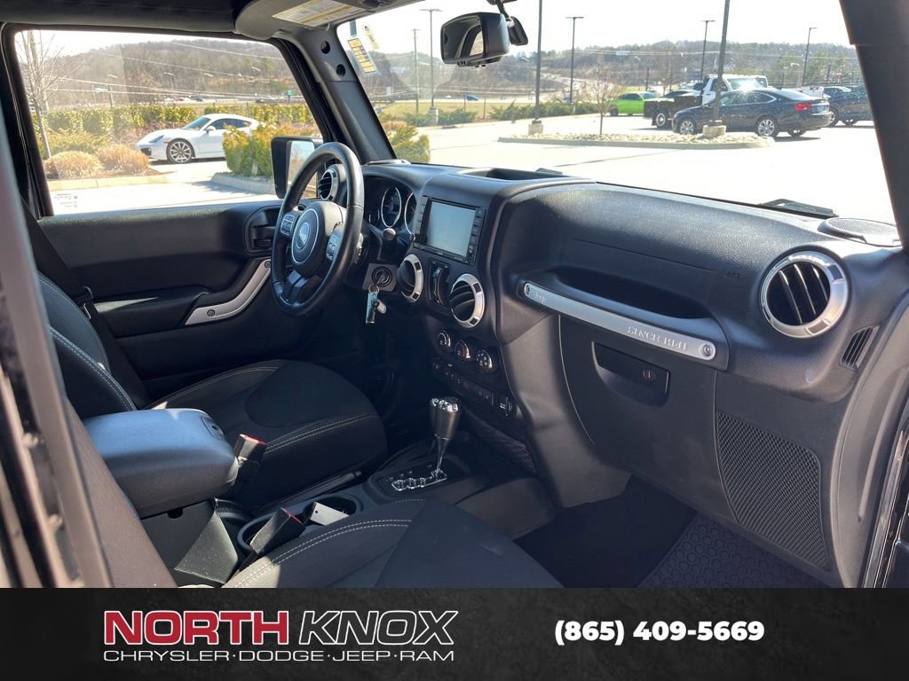 Used 2017 Jeep Wrangler Unlimited Sahara w/ Connectivity Group image 25