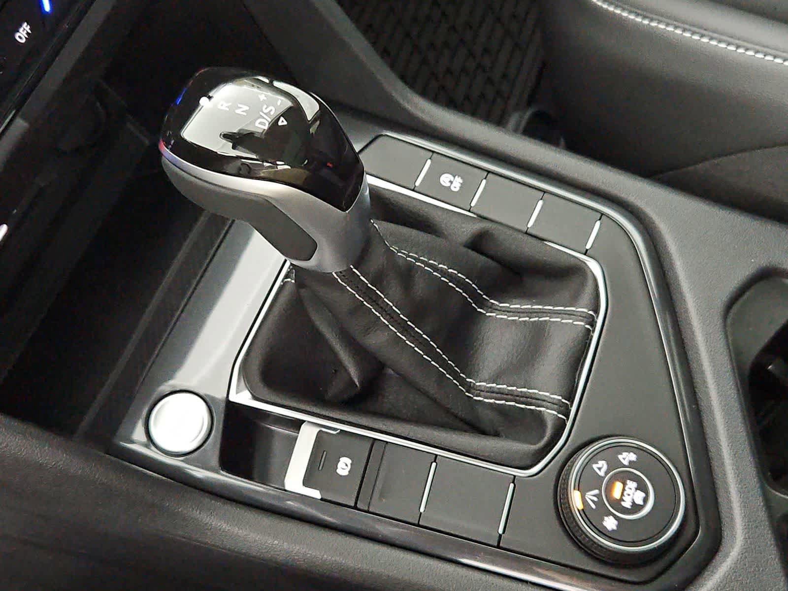 Certified 2024 Volkswagen Tiguan SE image 32