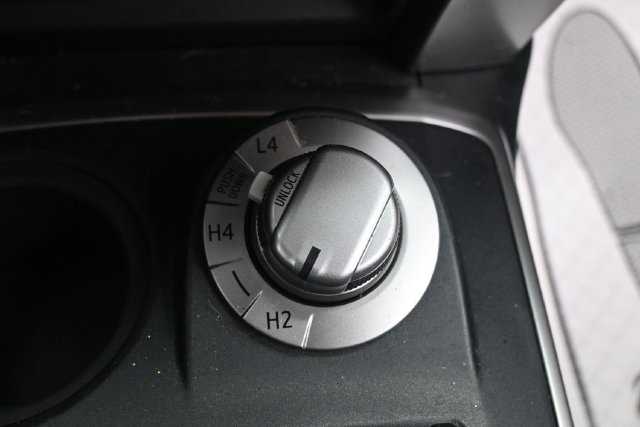 Used 2018 Toyota 4Runner SR5 AWD/4WD image 17