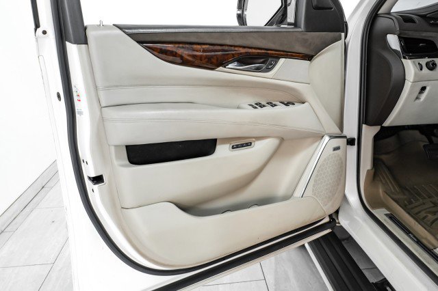 Used 2015 Cadillac Escalade Premium AWD/4WD image 47